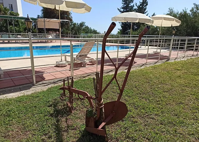 מלון דירות Sercan 3*