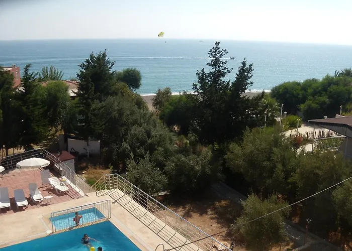 מלון דירות Sercan 3*